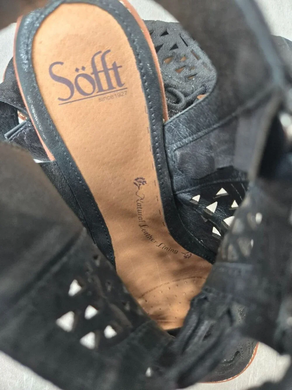 Sofft Boho Lace Sandals 9.5 Metallic Black Leather Flat Strappy Indie Gladiator